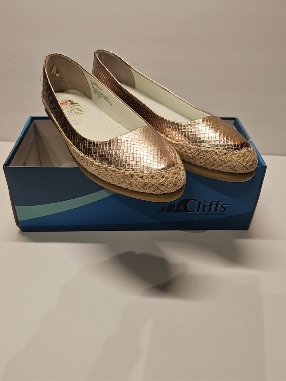 Cliffs by White Mountain Shoes Womens 8 M Cooler Espadrille Platino